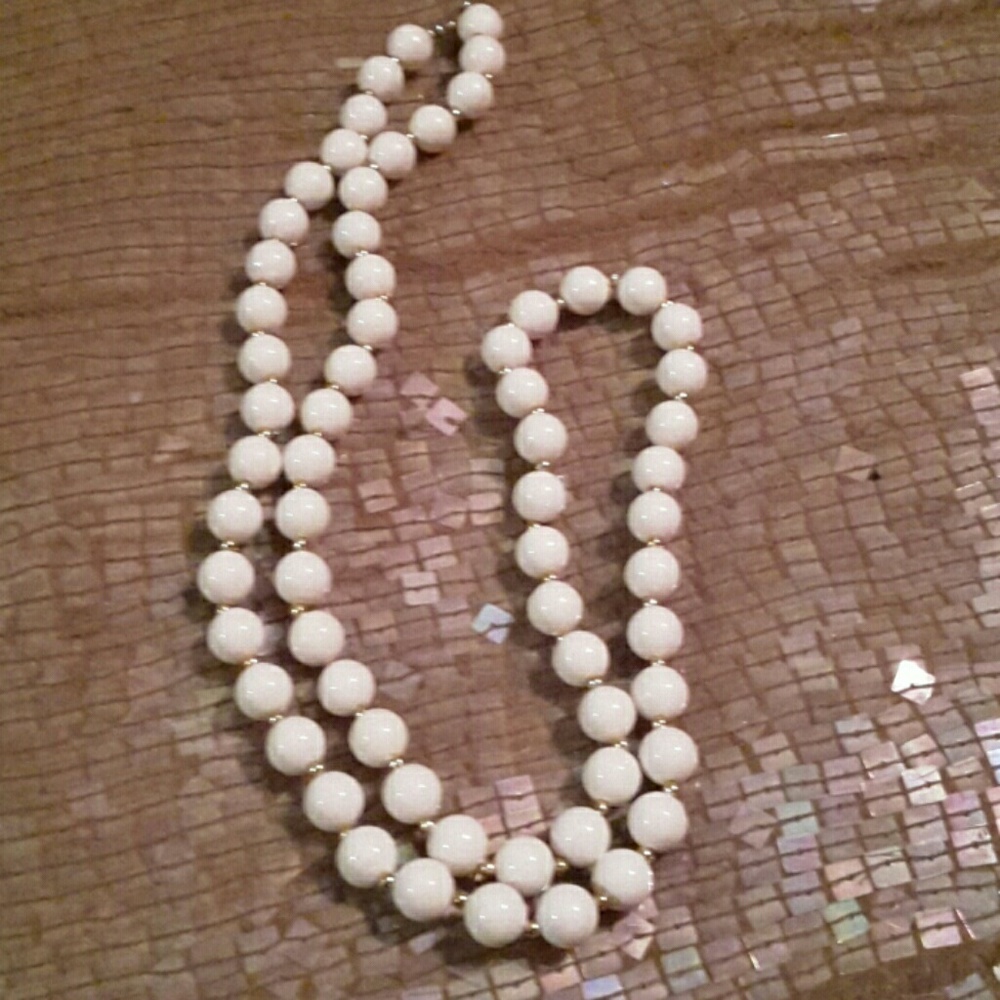 Ladies long white and gold necklace